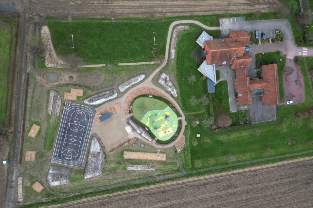 aire de jeux drone